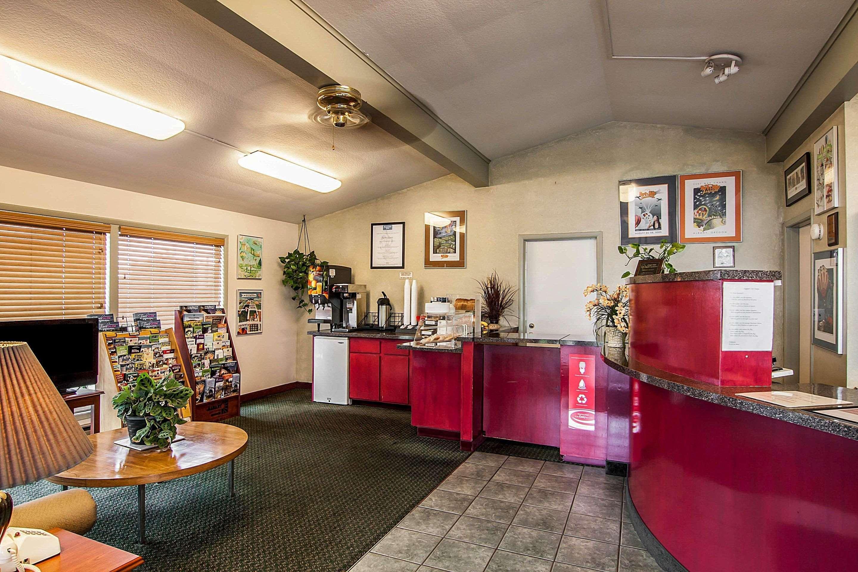Rodeway Inn Albany Bagian luar foto