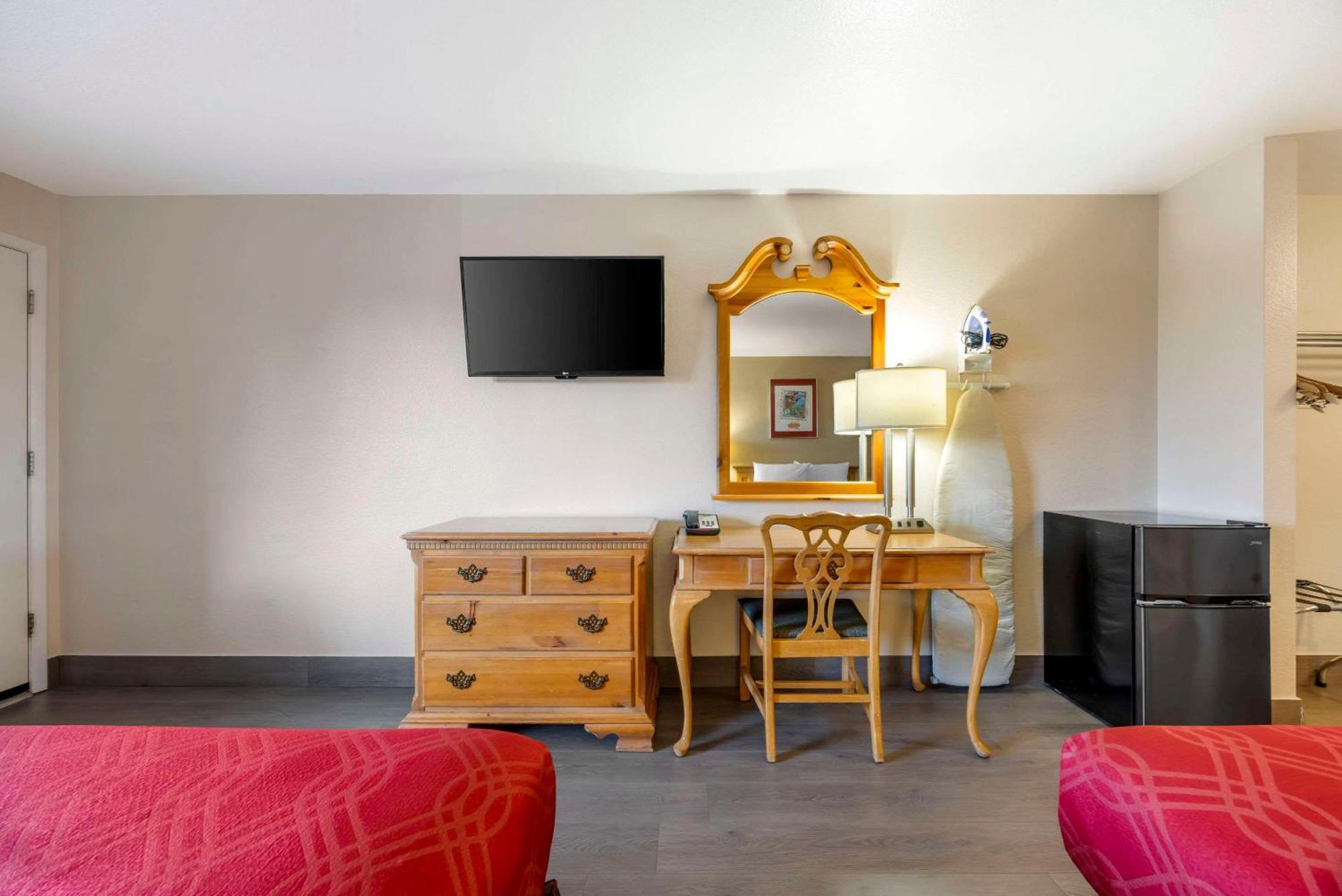 Rodeway Inn Albany Bagian luar foto
