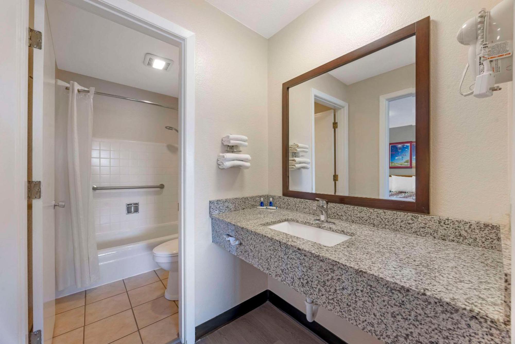 Rodeway Inn Albany Bagian luar foto