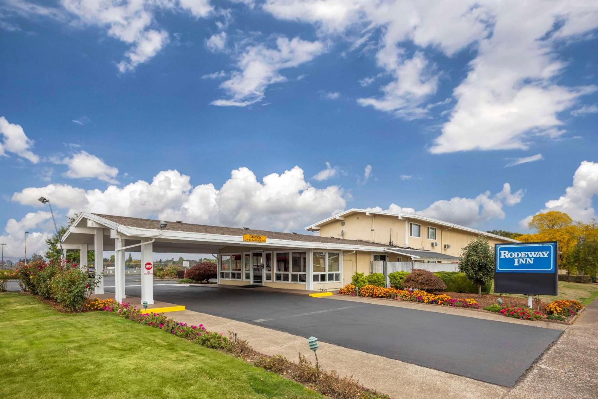 Rodeway Inn Albany Bagian luar foto
